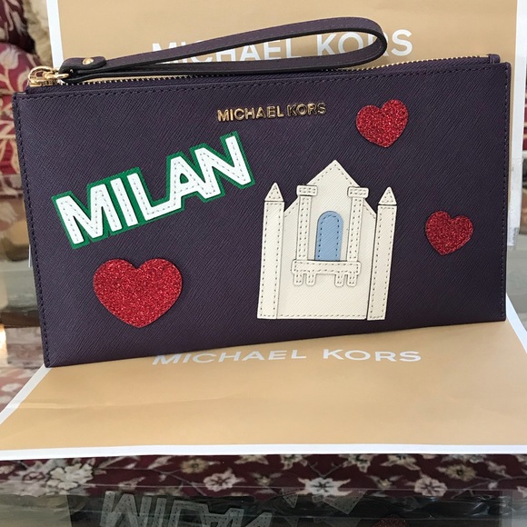 Authentic Michael Kors Wristlet new with tags - Picture 2 of 8